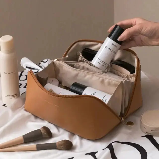 Female Storage Makeup Cases by Oz-Direct.com