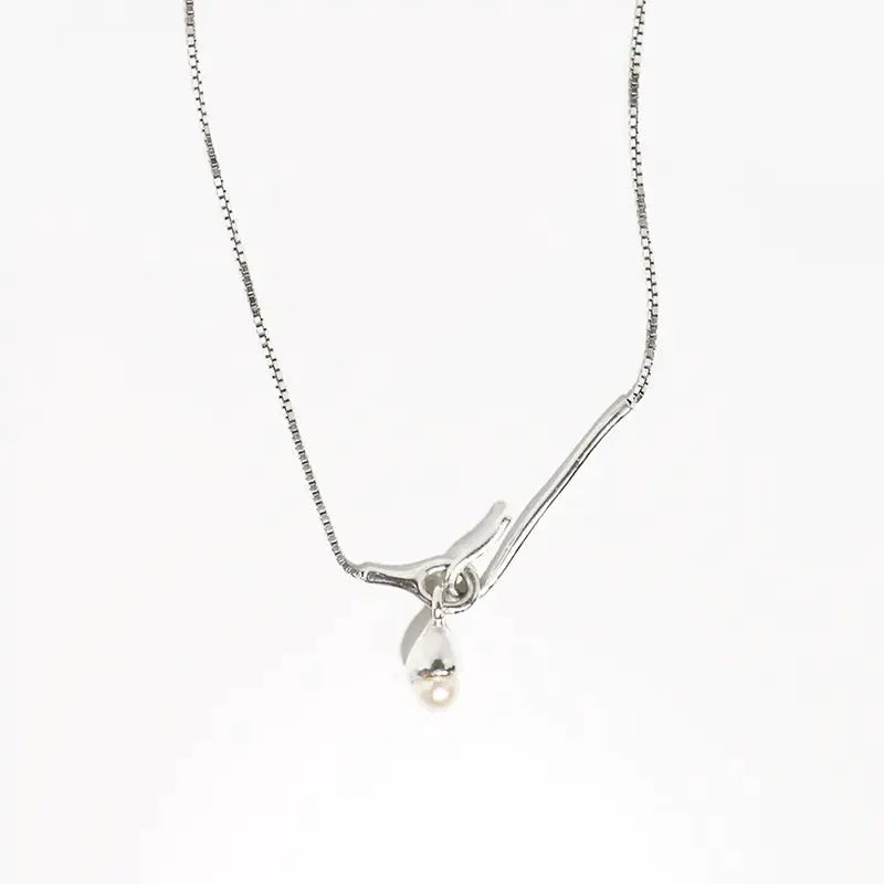 Simply Silver Plated Pearl Necklace by Oz-Direct.com