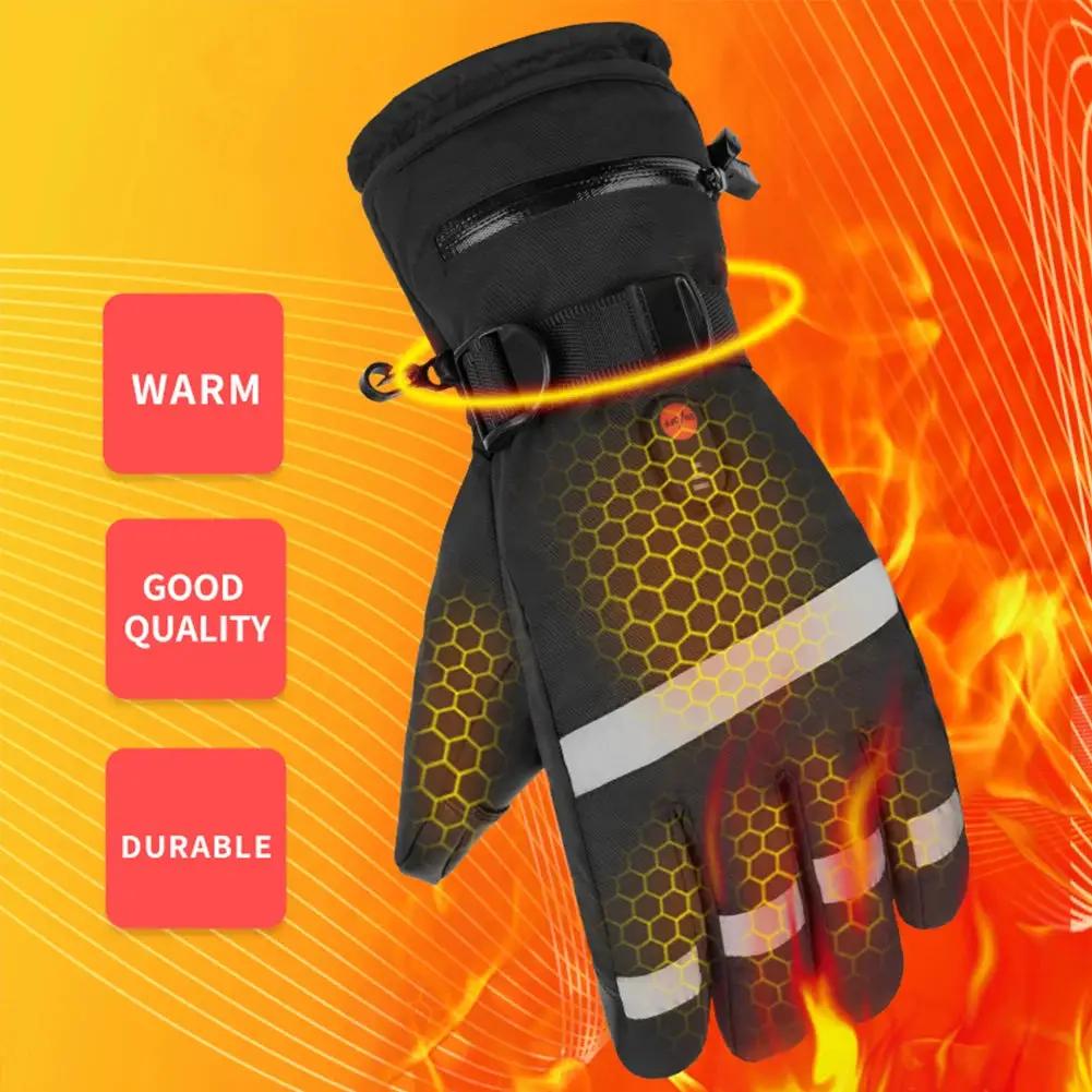 Heated gloves for sports skiing, black with honeycomb pattern and five-finger heating